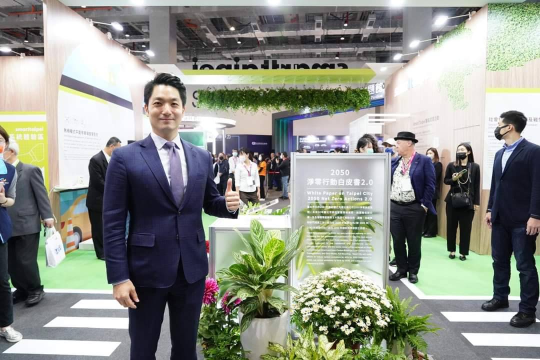 游淑貞陪同台中豐龍聖道堂公益善行挹注花蓮縣鄉鎮市物資與救護車捐贈