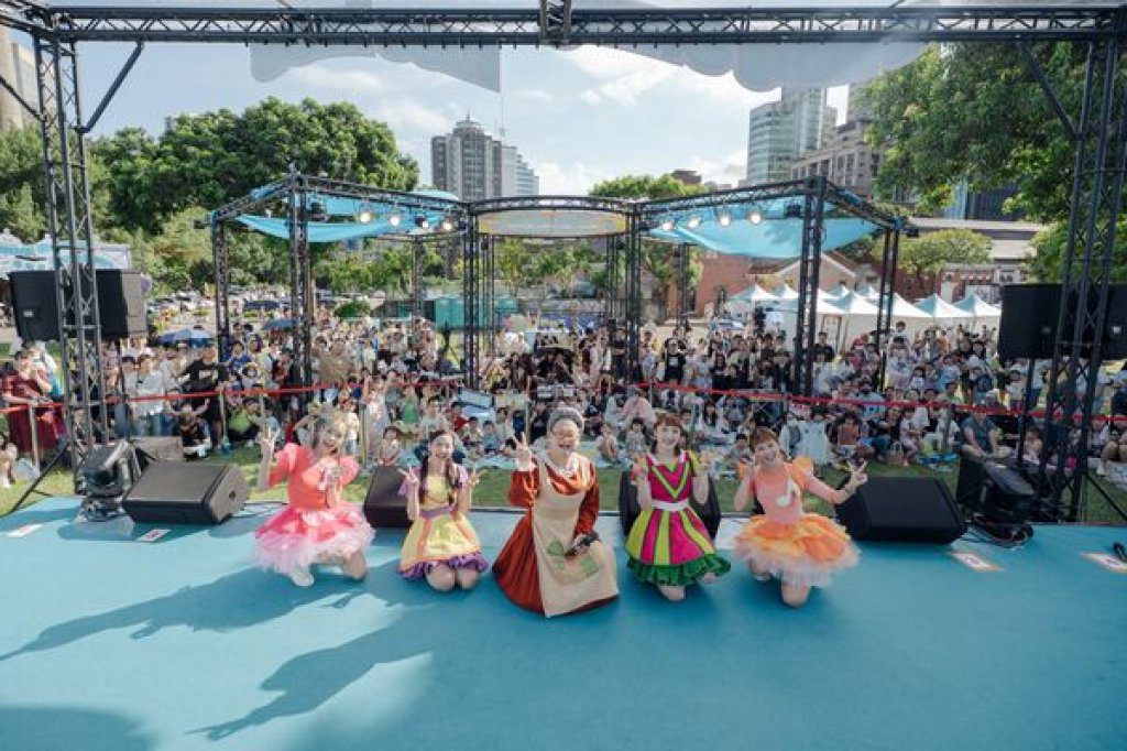 口袋影展音樂會人潮爆滿　水果奶奶、幻藍小熊掀高潮