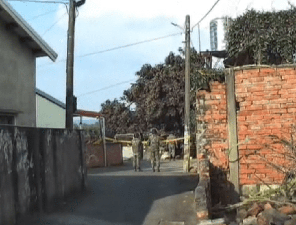 雲林莿桐火警現場驚見2顆未爆彈! 警方通報軍方未爆彈處理小組移置 雲林莿桐火警現場驚見2顆未爆彈! 警方通報軍方未爆彈處理小組移置