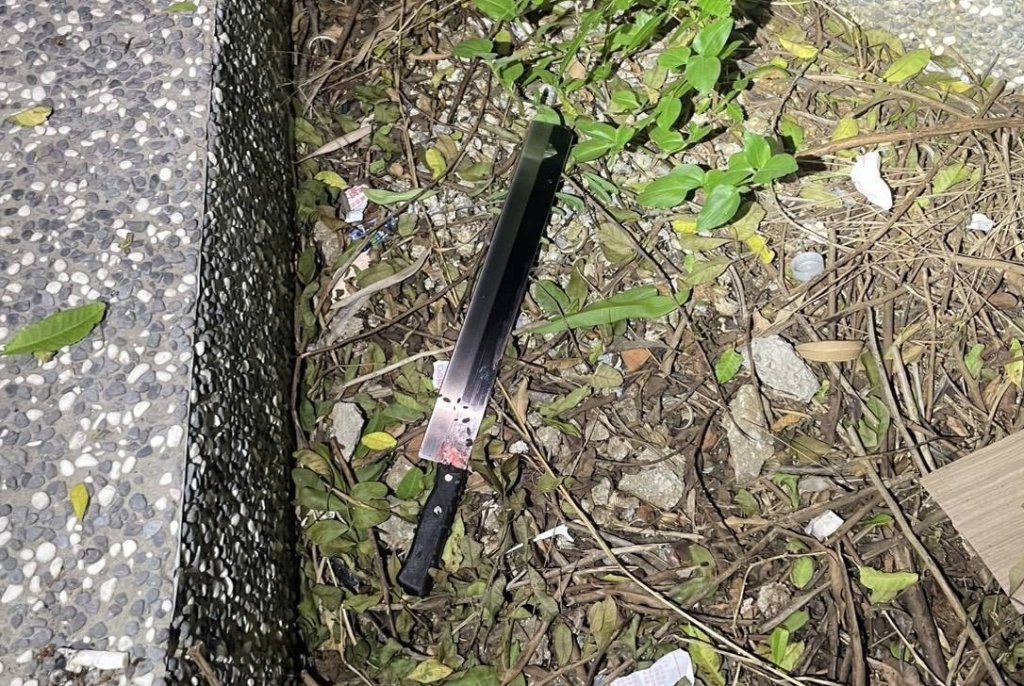 急診室前濺血! 澎湖清潔工爆口角 男持刀狠砍同事