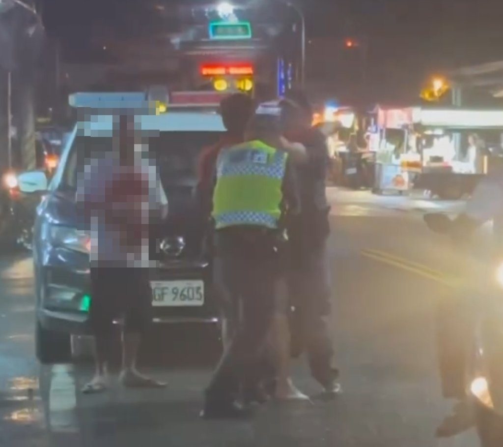 持刀追逐畫面曝光！ 　屏東長治酒後衝突男子持刀傷人被逮仍狂譙
