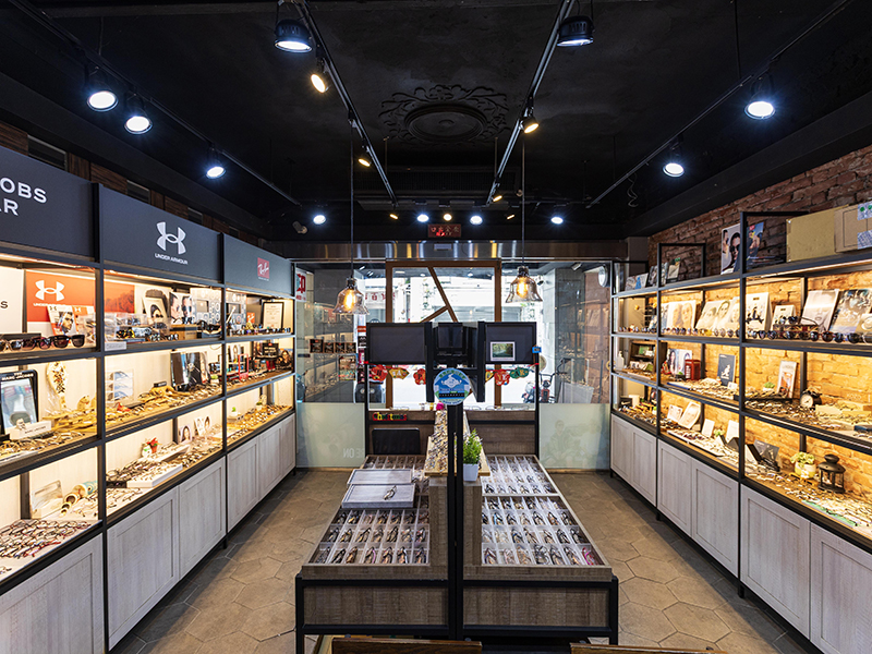 員林眼鏡行推薦|工業復古風空間 輕鬆擁有精品級配鏡體驗! 員林眼鏡行推薦|工業復古風空間 輕鬆擁有精品級配鏡體驗!