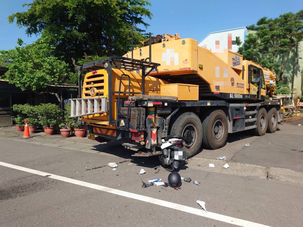 快訊/高雄違規吊車斷人命!甫成年18歲男「出門工作」遇死劫 快訊/高雄違規吊車斷人命!甫成年18歲男「出門工作」遇死劫