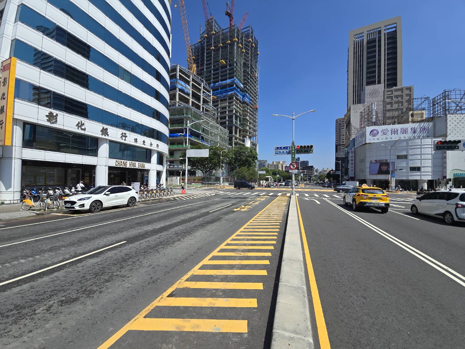 高市博愛一路與大順一路口道路下陷 水利局提早完成搶修已開放通行 高市博愛一路與大順一路口道路下陷 水利局提早完成搶修已開放通行