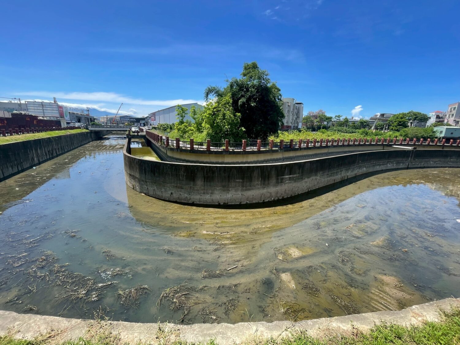 高市水利局鳳山、仁武排水加強清淤 提高防洪韌性 高市水利局鳳山、仁武排水加強清淤 提高防洪韌性
