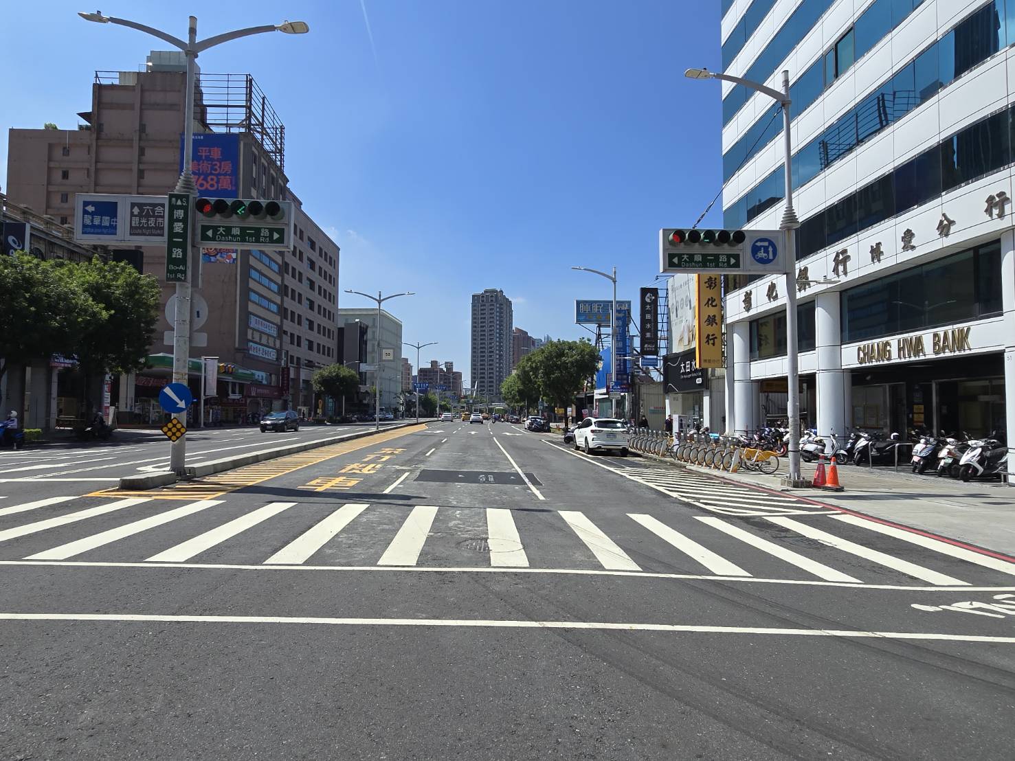 水利局高效處理博愛路坑洞 涵管錯位修復提前恢復通行 水利局高效處理博愛路坑洞 涵管錯位修復提前恢復通行