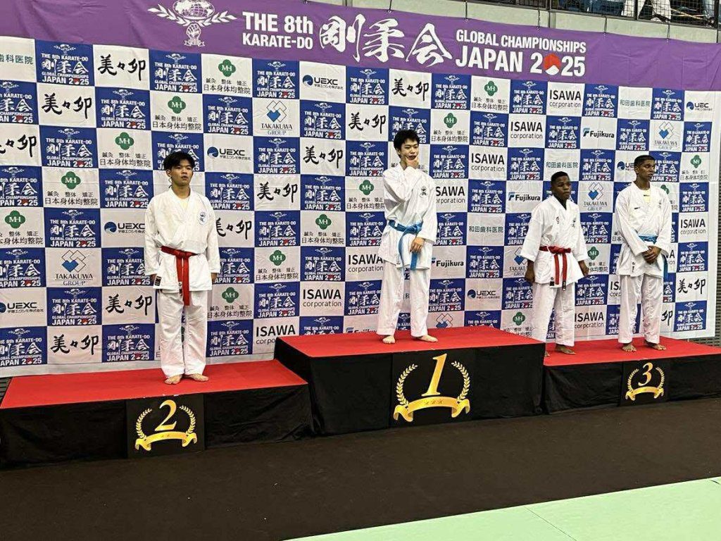 彰化高中黃彥綸勇奪2025世界盃空手道錦標賽亞軍 大村鄉全鄉開心