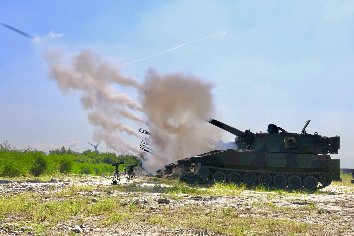 陸軍十軍團重砲射擊 驗證裝備展現防衛戰力 陸軍十軍團重砲射擊 驗證裝備展現防衛戰力