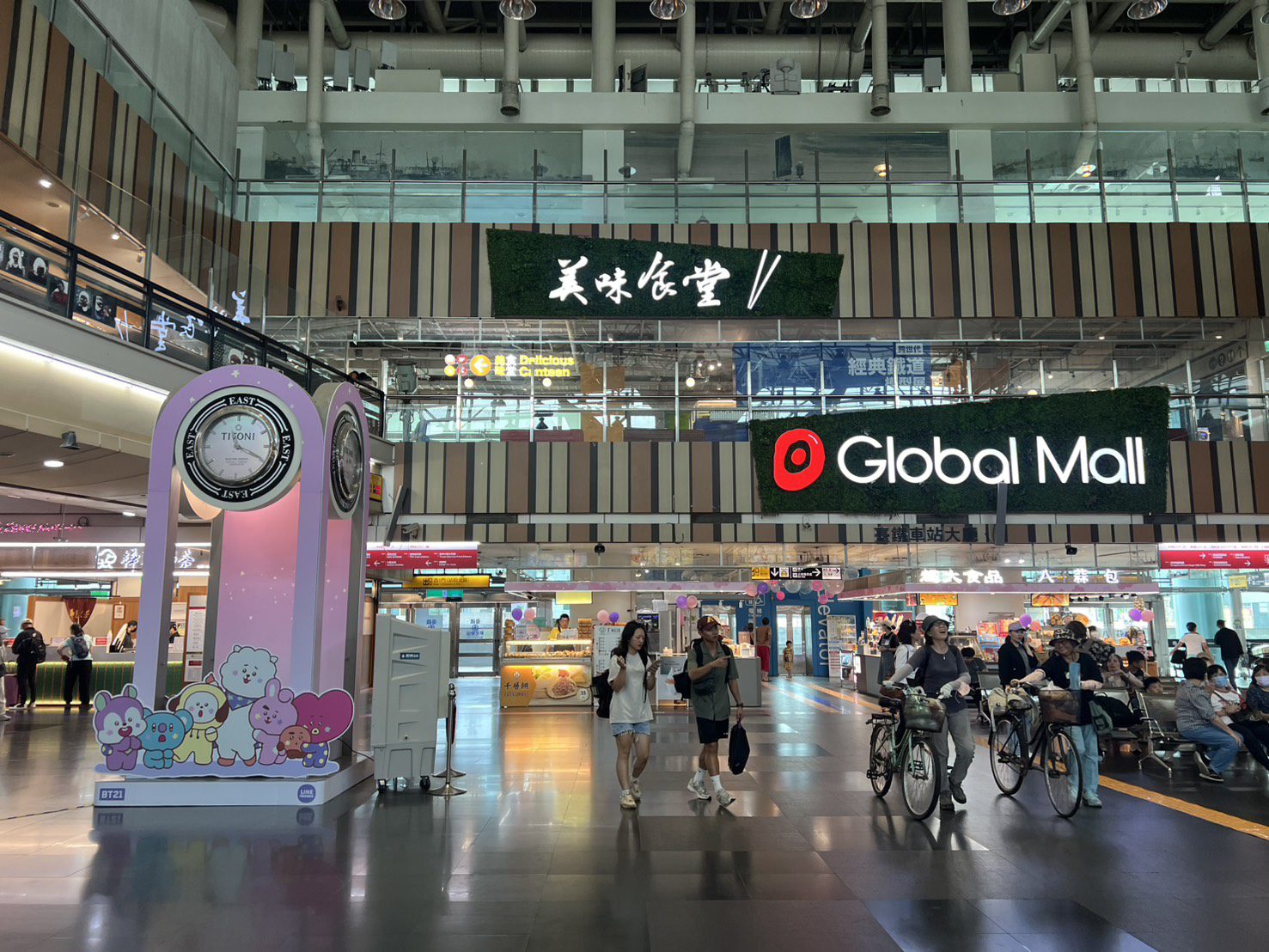 環球商城新左營七夕開學雙慶典 限時採購享8折優惠吸引民眾搶購