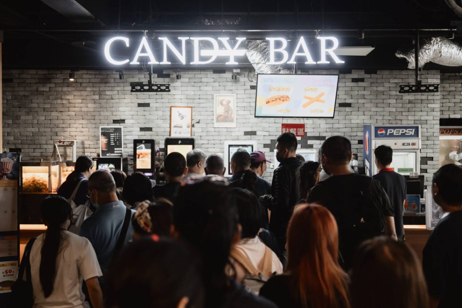 高雄市衛生局舉辦「電影分享會」 陪伴精神康復者走進電影院用笑聲打破偏見、迎向生活復元