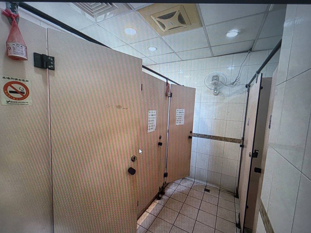 高雄公廁驚見屍體！清潔員打掃嚇壞　50歲男倒地亡