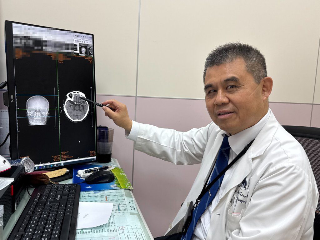 9旬翁牽機車跌倒頭撕裂腦出血 醫籲注意居家安全