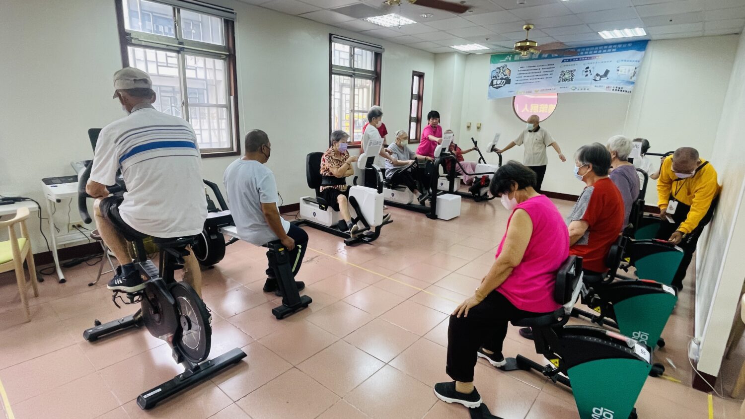 六龜福田銀髮健身俱樂部舉行敦親睦鄰茶會 助力長者健康樂活 六龜福田銀髮健身俱樂部舉行敦親睦鄰茶會 助力長者健康樂活