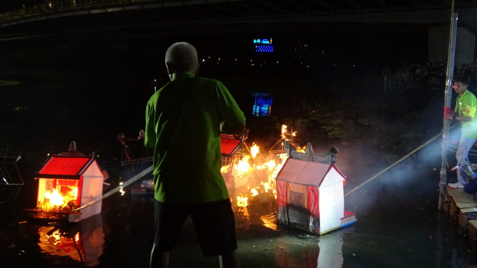 影音/開鬼門頭一遭  宜蘭城放水燈竟往上游漂