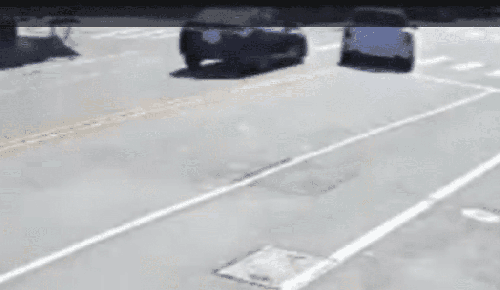 撞擊畫面曝光! 屏東市自小客車逆向超車撞轉彎車釀兩傷 撞擊畫面曝光! 屏東市自小客車逆向超車撞轉彎車釀兩傷