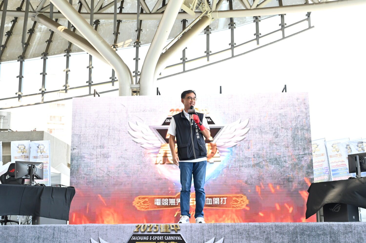 七年最大盛會首度移師台中車站 電競嘉年華開打  閃電狼、苔苔熱力開戰