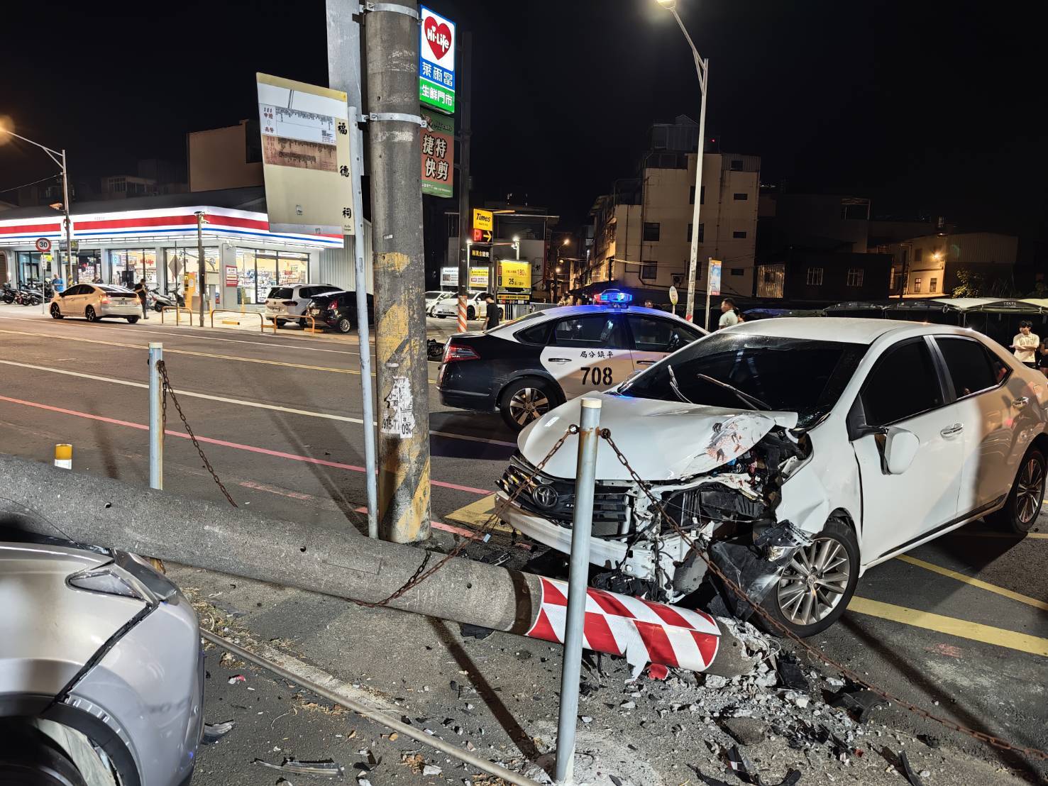 【有片】愛不到就毀掉?平鎮痴情男3度狠撞機車 女子友人、電桿慘遭殃 【有片】愛不到就毀掉?平鎮痴情男3度狠撞機車 女子友人、電桿慘遭殃