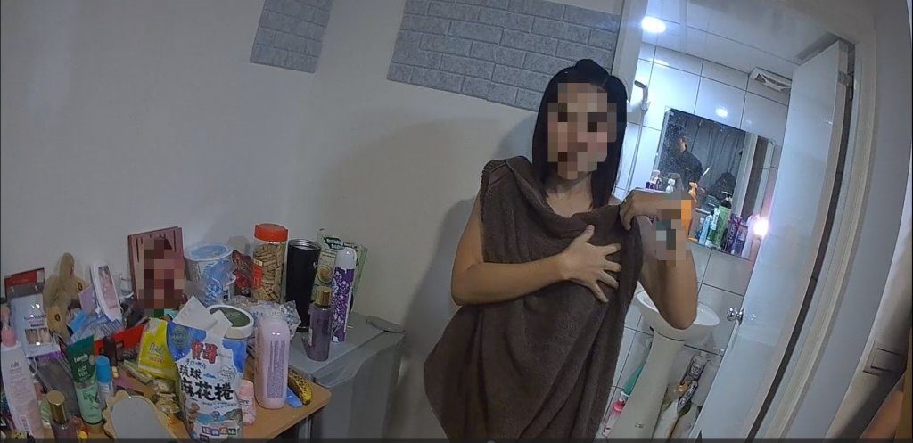 龜山養生館「泰妹」裸身浴巾遮胸問:要不要全套 扮男客警抄全店 龜山養生館「泰妹」裸身浴巾遮胸問:要不要全套 扮男客警抄全店