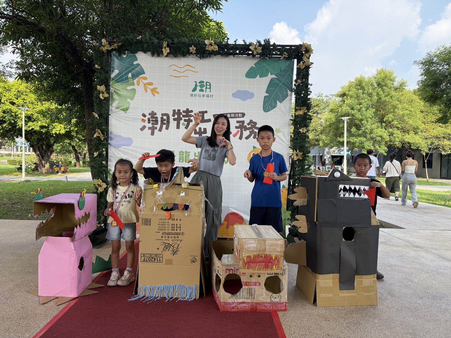 屏東潮特工集結! 幸福村恐龍出沒驚喜滿滿! 屏東潮特工集結! 幸福村恐龍出沒驚喜滿滿!