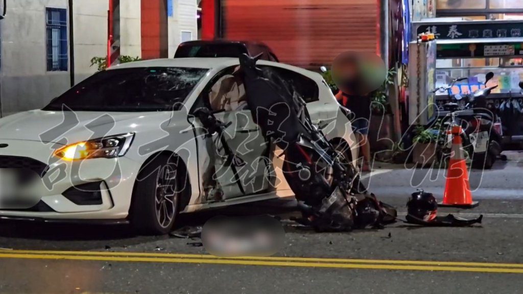 獨/40萬紅牌重機深夜「倒頭栽」慘毀!遭違規迴轉車擊落 神明子時全目睹 獨/40萬紅牌重機深夜「倒頭栽」慘毀!遭違規迴轉車擊落 神明子時全目睹