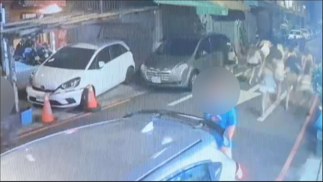 【有片】見警臨檢急喊「快跑」10名泰籍女子違法坐檯仍遭逮