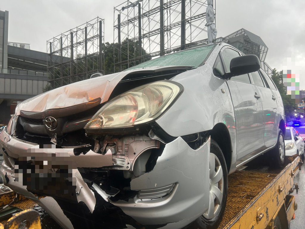 國道1號南向三車追撞 警方提醒「保持安全距離」才是保命關鍵 國道1號南向三車追撞 警方提醒「保持安全距離」才是保命關鍵