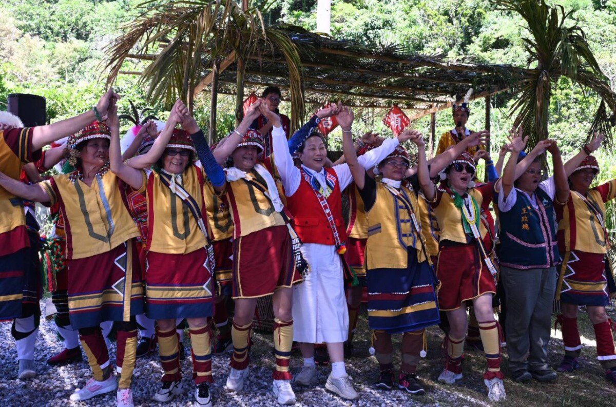 花蓮縣長徐榛蔚走訪各阿美族部落豐年祭 慶祝族人豐收喜悅與親人團聚