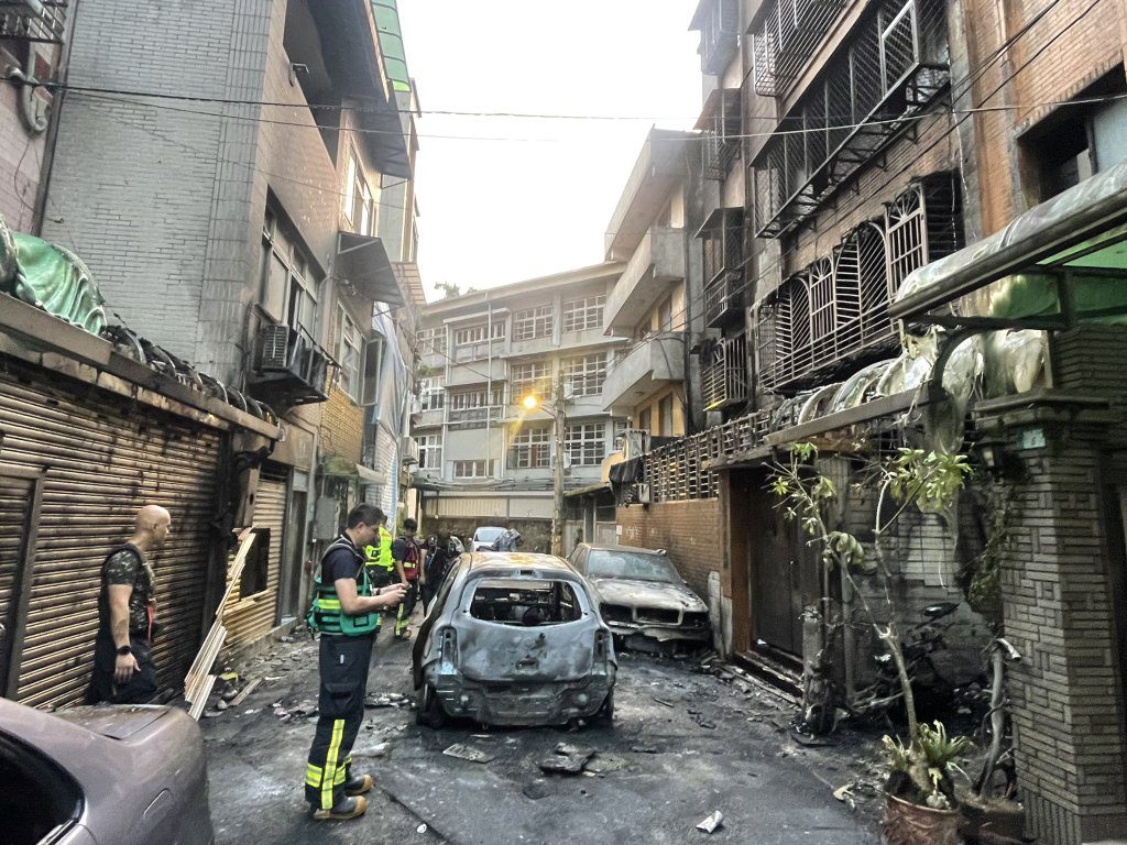 可惡！男車載瓦斯罐深夜赴新店縱火　僅因跟么弟借錢遭拒「心情歹」