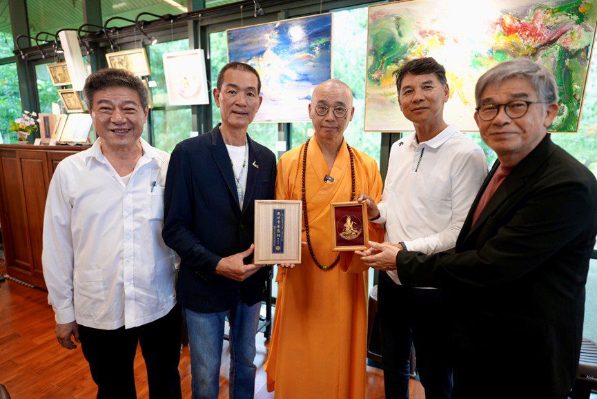 百年故宮結合宗教藝術　24K黃金觀音卡首發　陳釙贈義賣助建文化基地