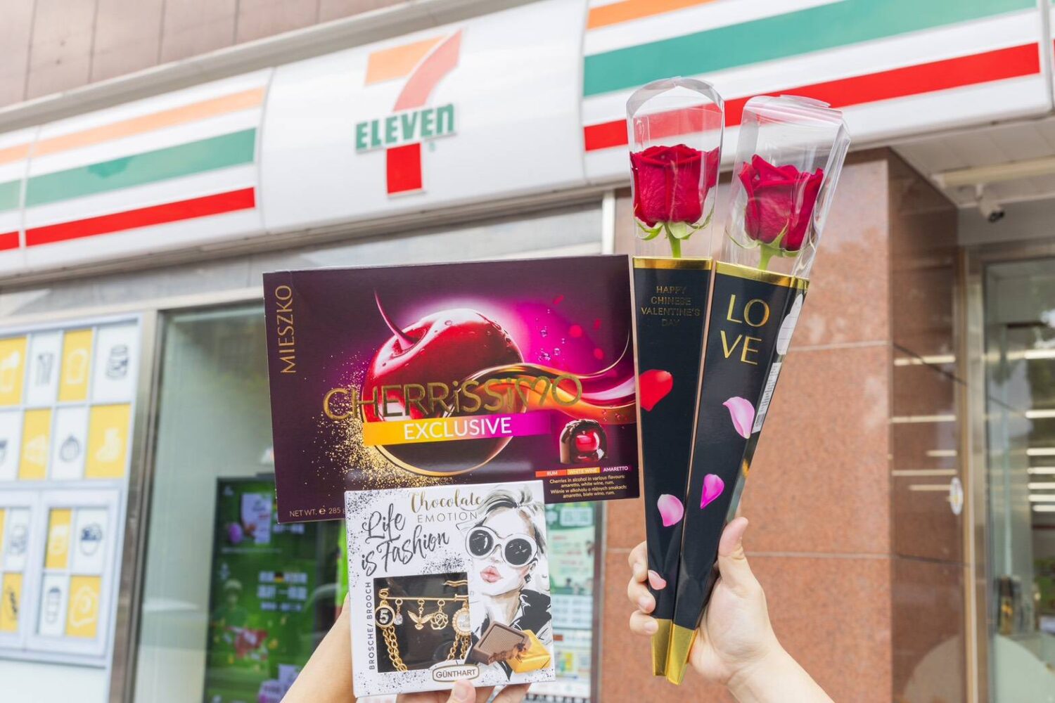 統一企業集團推出5萬支紅玫瑰 「浪漫封存」花盒迎七夕