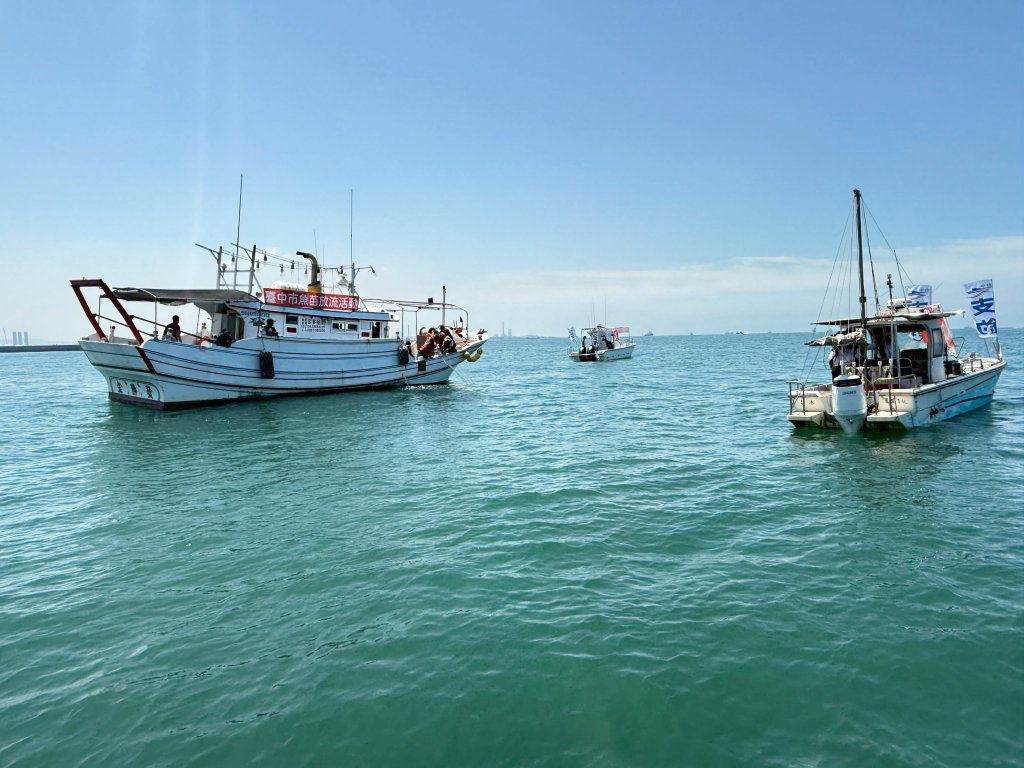 台中藍海岸新希望！2.2萬尾魚苗放流梧棲漁港　攜手漁會與企業守護永續海洋