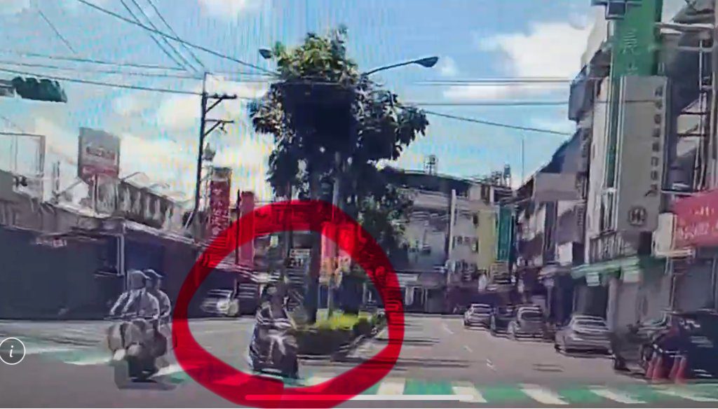 埔里七旬阿嬤騎車路口鬼切　直行機車閃避不及猛撞