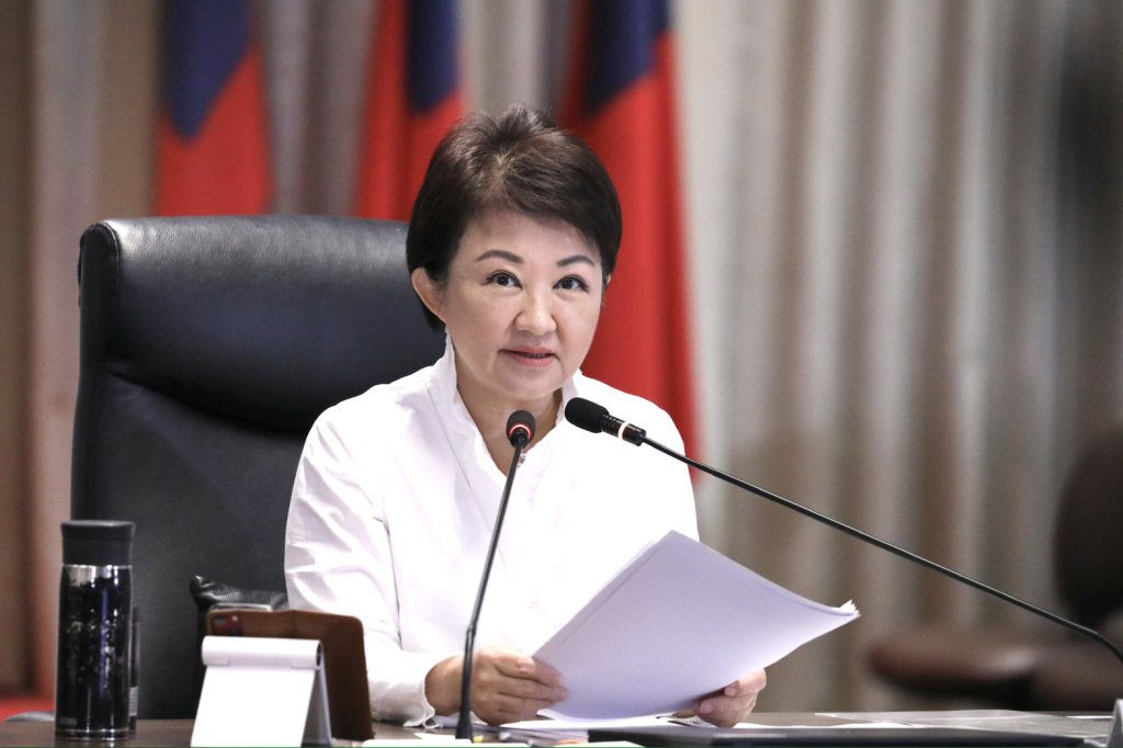 台中公園湖心亭成靈感！市長盧秀燕宣布「台中新市旗」正式亮相