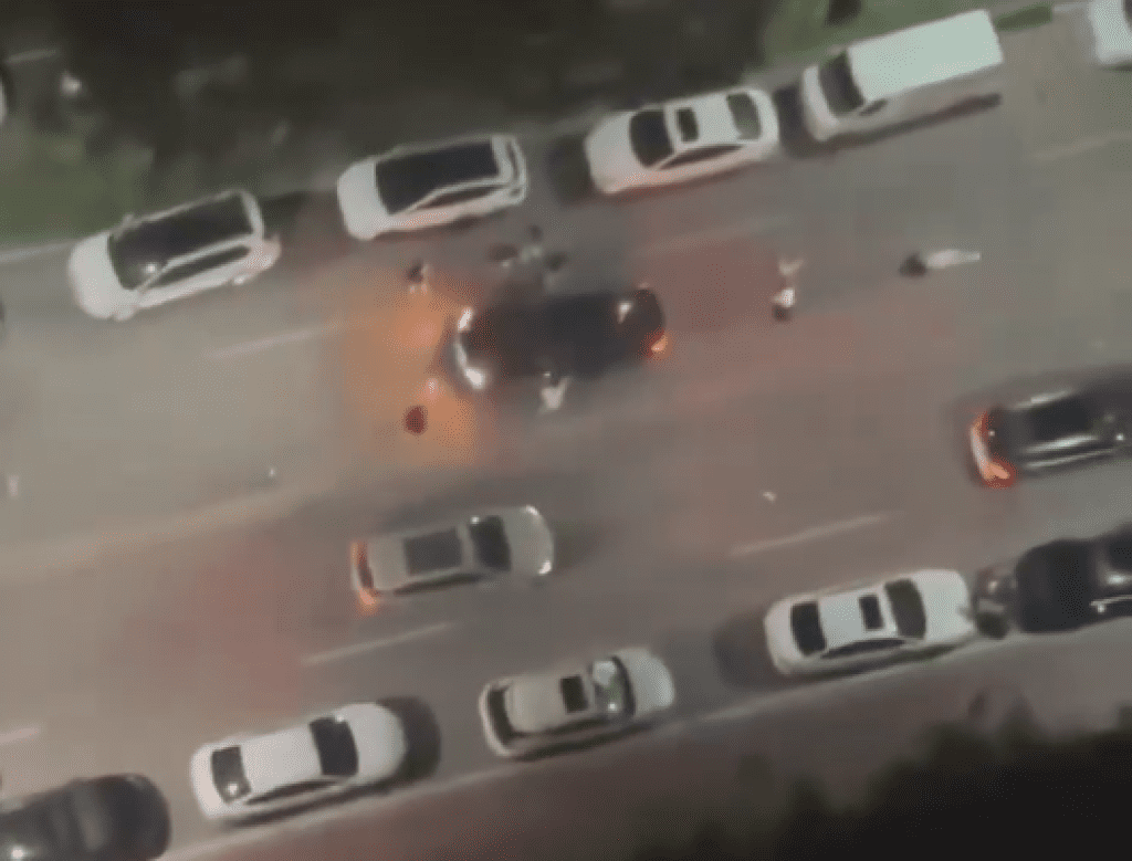 影／開車「來回輾壓3人」釀2死1傷！網傳因賭博被出千不滿報復　陸警回應了