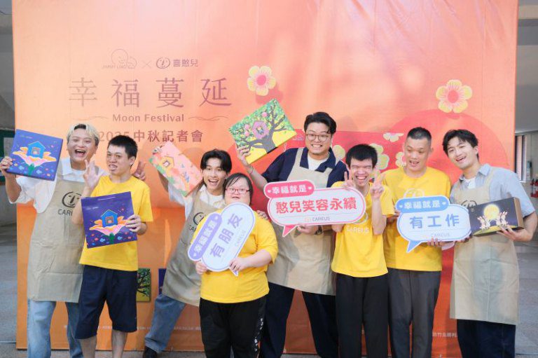 喜憨兒中秋禮盒AI創作憨兒童趣創意 楊文科籲踴躍訂購 喜憨兒中秋禮盒AI創作憨兒童趣創意 楊文科籲踴躍訂購