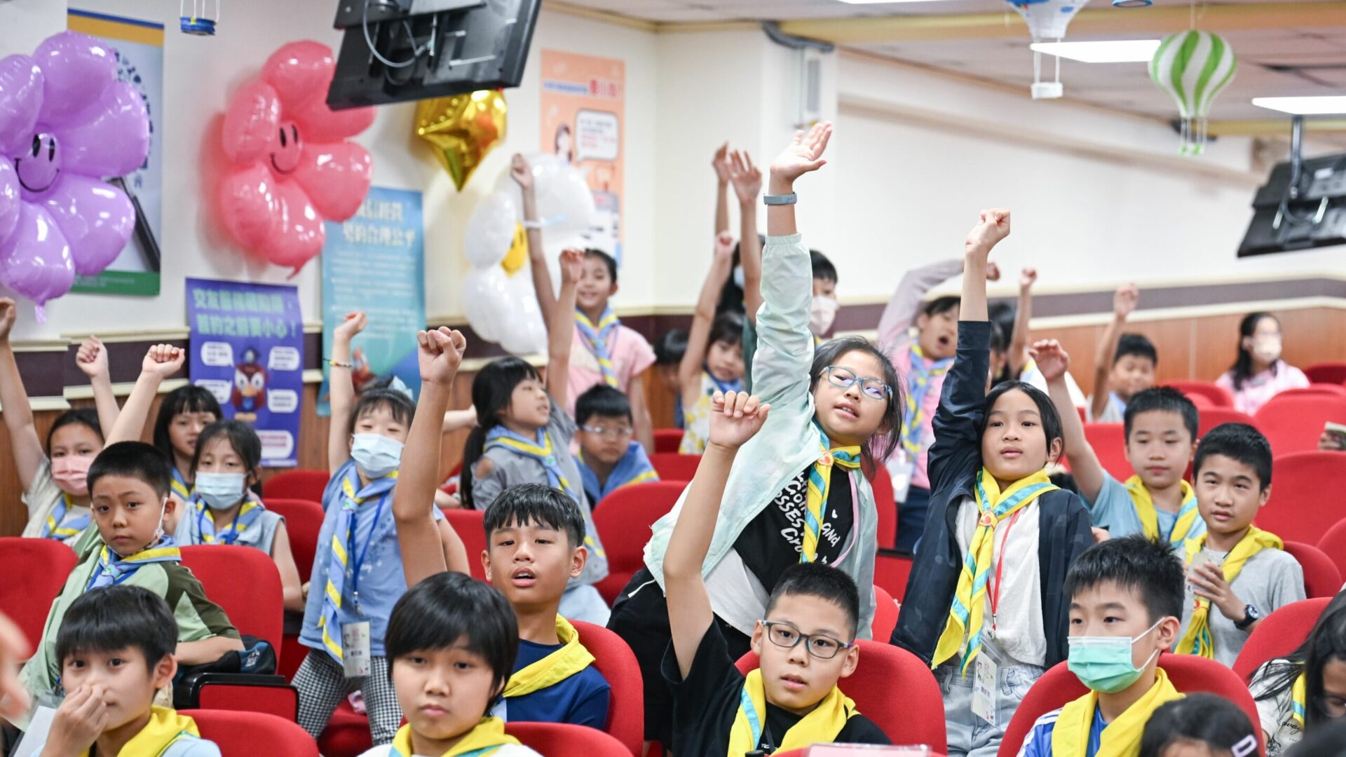 消保觀念向下扎根 桃園學童前進大賣場體驗食安、公安檢查 消保觀念向下扎根 桃園學童前進大賣場體驗食安、公安檢查
