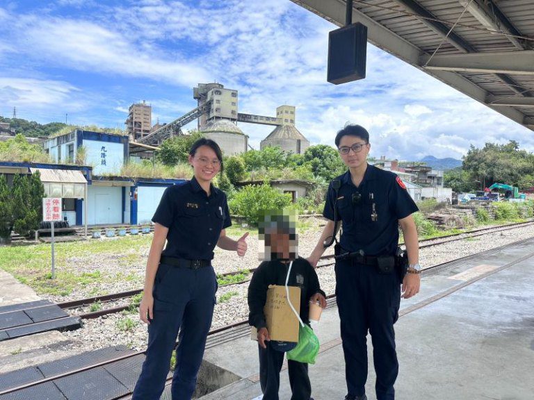 臺中老嫗迷途步行百里 新竹暖警熱心協助返家 臺中老嫗迷途步行百里 新竹暖警熱心協助返家