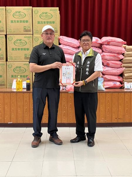 公益送暖「郵」感溫馨