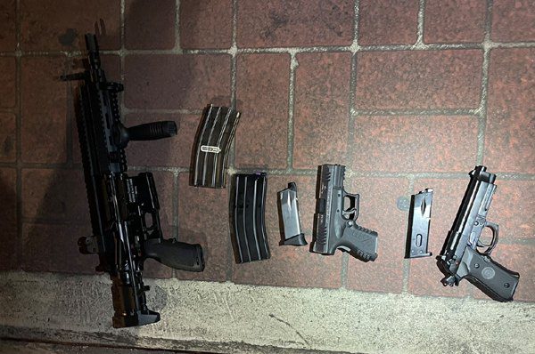 中壢兩男按摩店消費皮包掉了　按摩店沒回應兩男持槍理論