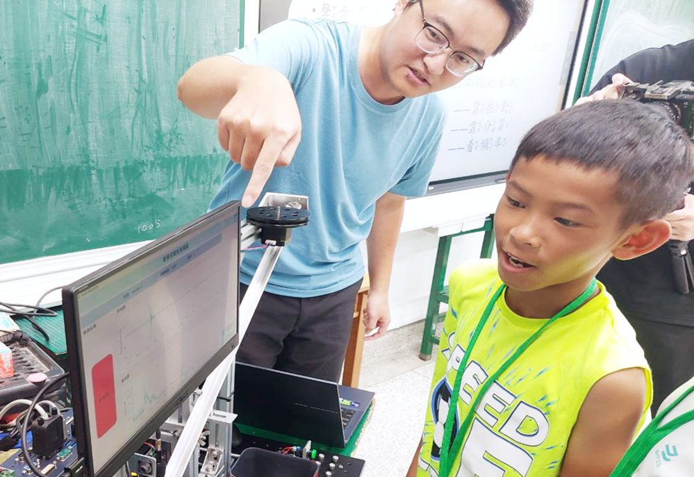 工研院公益兒童科技體驗營花蓮開跑　闖關遊戲讓孩童玩中體驗AI科技