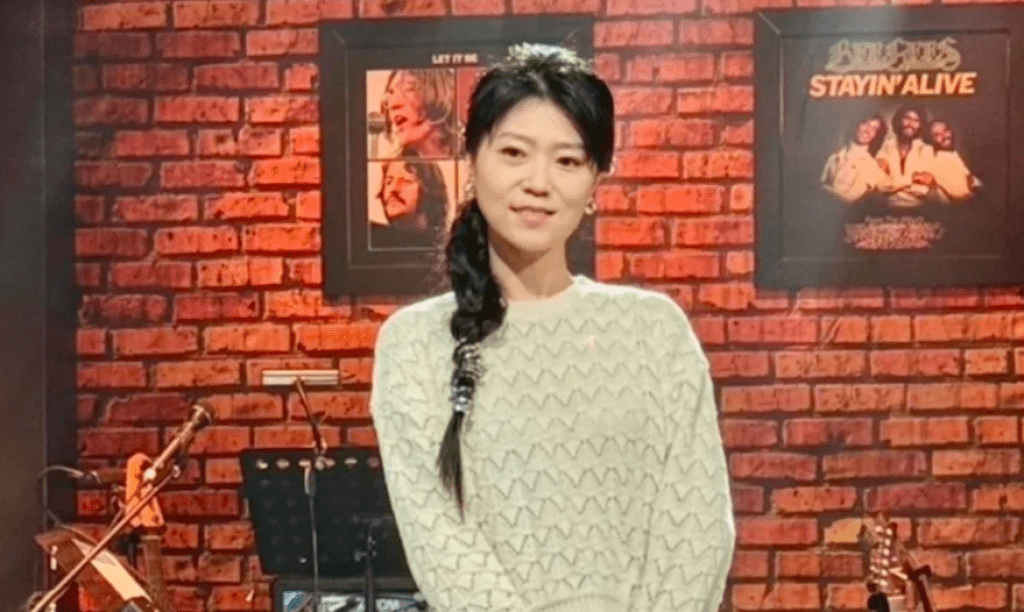 曹雅雯又被恐怖粉絲騷擾!髮廊拉扯搶手機警方當場逮捕 曹雅雯又被恐怖粉絲騷擾!髮廊拉扯搶手機警方當場逮捕