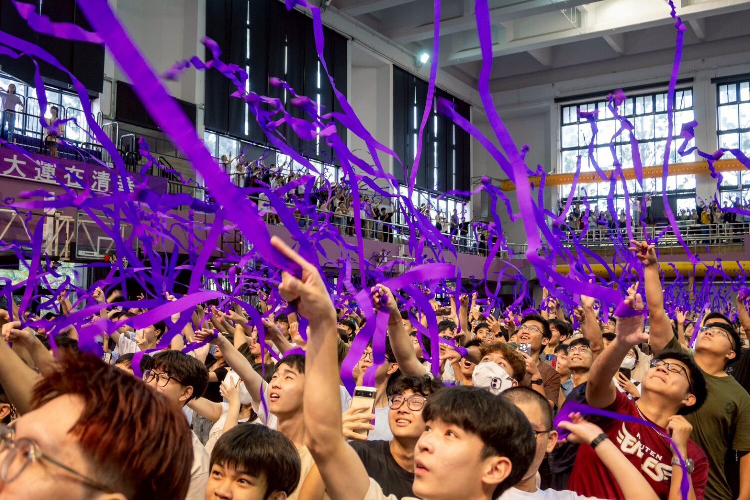 清華大學迎新生　校長與師生一同拋彩帶　展開精彩校園生活