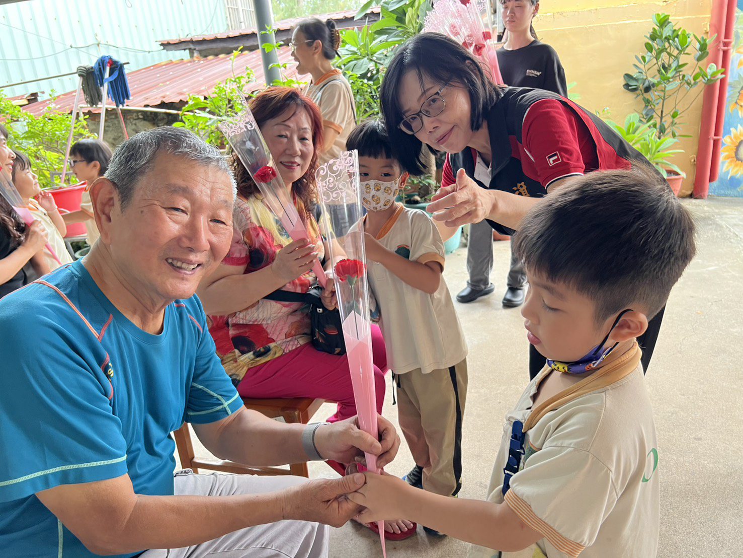 旗津爺奶與孫歡慶祖父母節 高市社會局海風傳愛