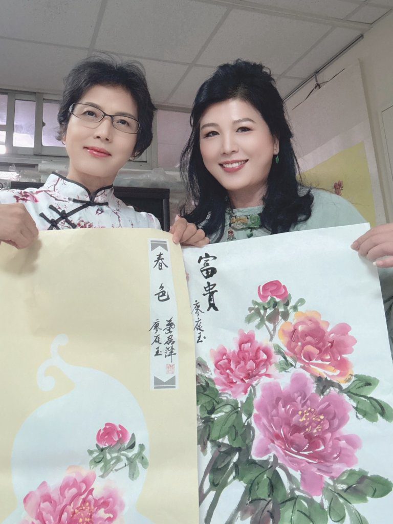 膠彩畫家廖庭玉 與 彩墨畫家葉君萍 攜手合作牡丹創作