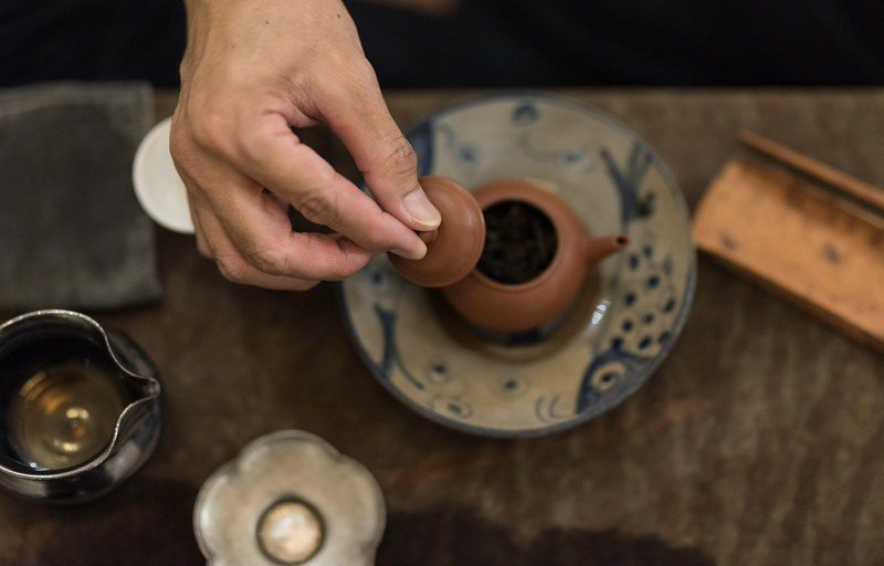 做青與焙火:岩茶市場的風味矛盾與感官文化轉型 做青與焙火:岩茶市場的風味矛盾與感官文化轉型