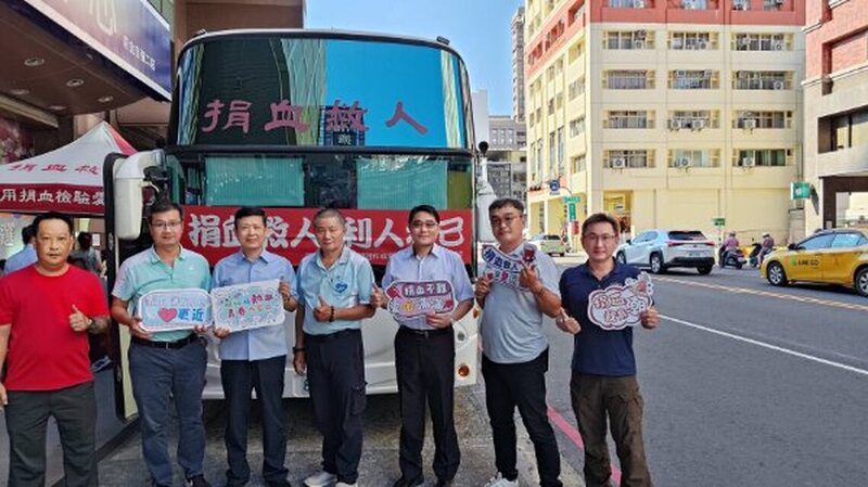 一袋熱血,挽救生命 歡迎大家捐血做公益 一袋熱血,挽救生命 歡迎大家捐血做公益