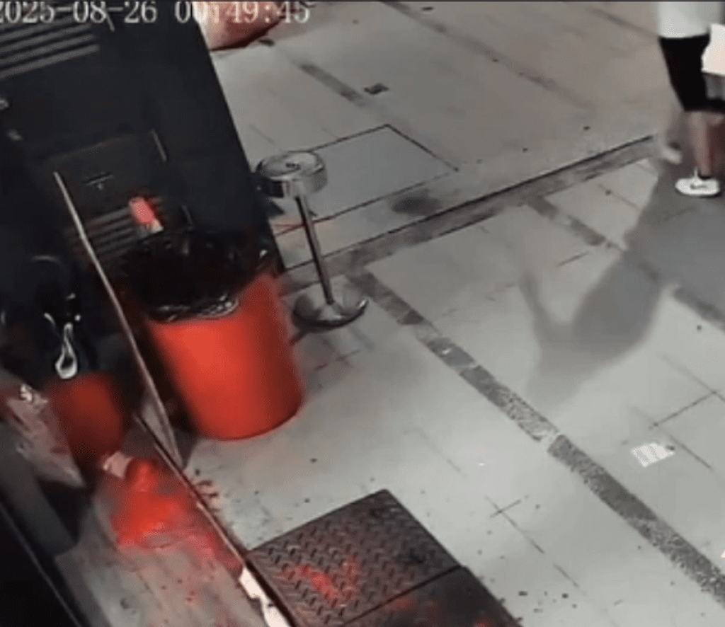 糾紛喬不攏　台中宗教用品公司遭潑漆！