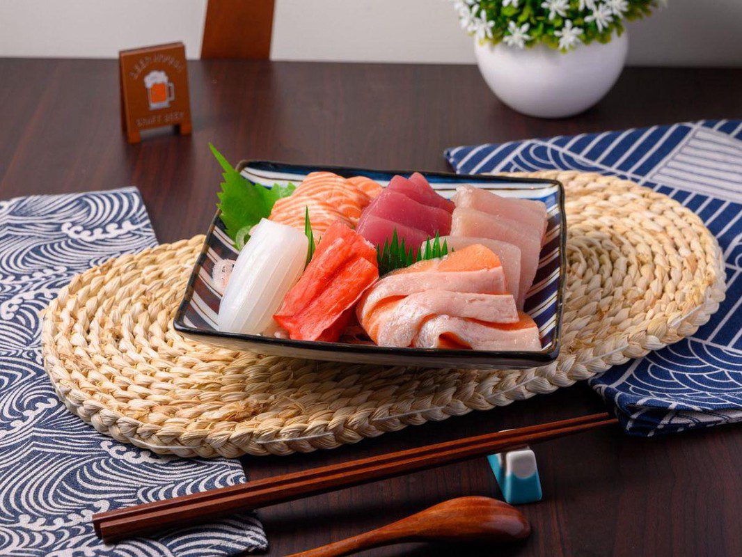 桃園生魚片丼飯推薦：享受超值厚切鮭魚、骰子牛丼飯均衡無負擔！