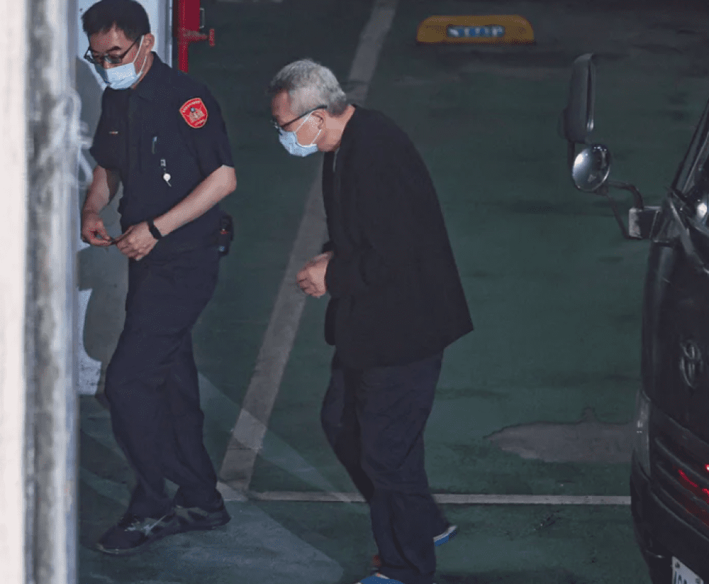 前立委陳歐珀涉貪、收賄遭求刑24年　羈押4月滿頭白髮下囚車