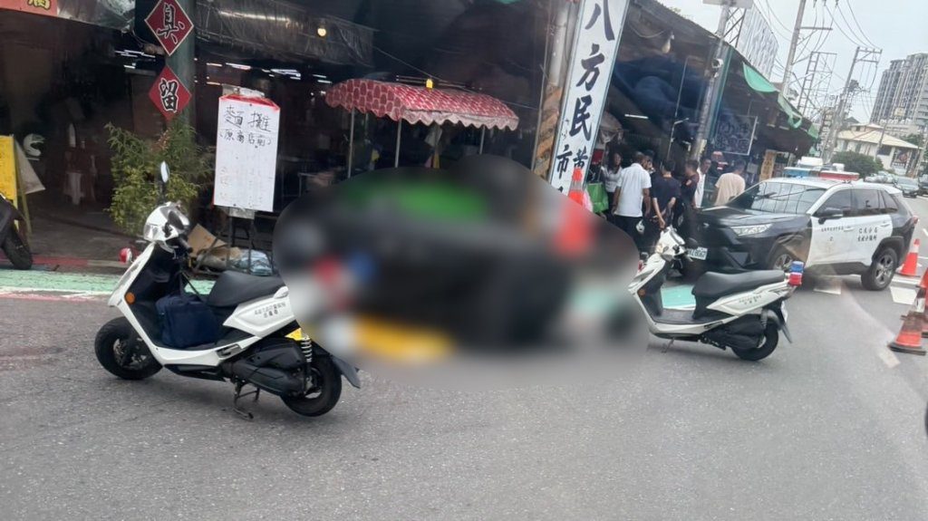 快訊／高雄死亡車禍！71歲婦騎「人行道」右轉遭撞 當場斷魂